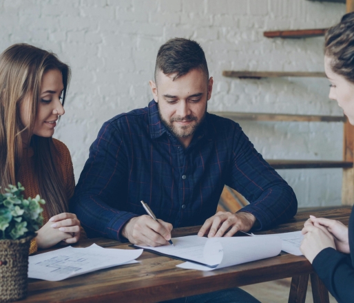 Attorney helping a Florida family create an estate plan and protect assets.